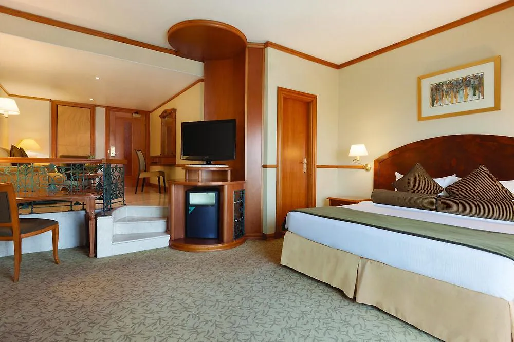 Отель Ramada By Wyndham Dubai Deira