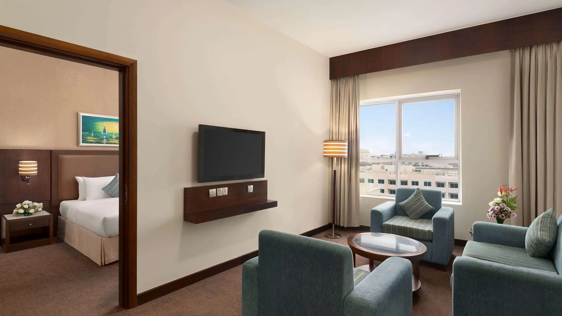 מלון Ramada By Wyndham Dubai Deira 4*,