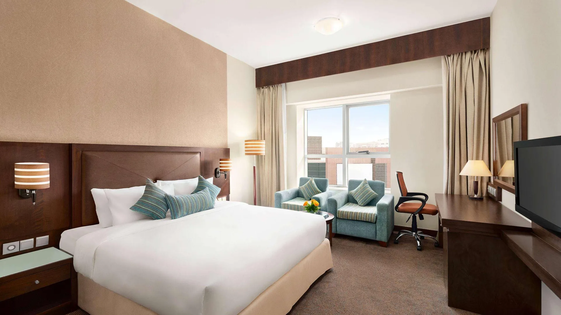 Отель Ramada By Wyndham Dubai Deira 4*,