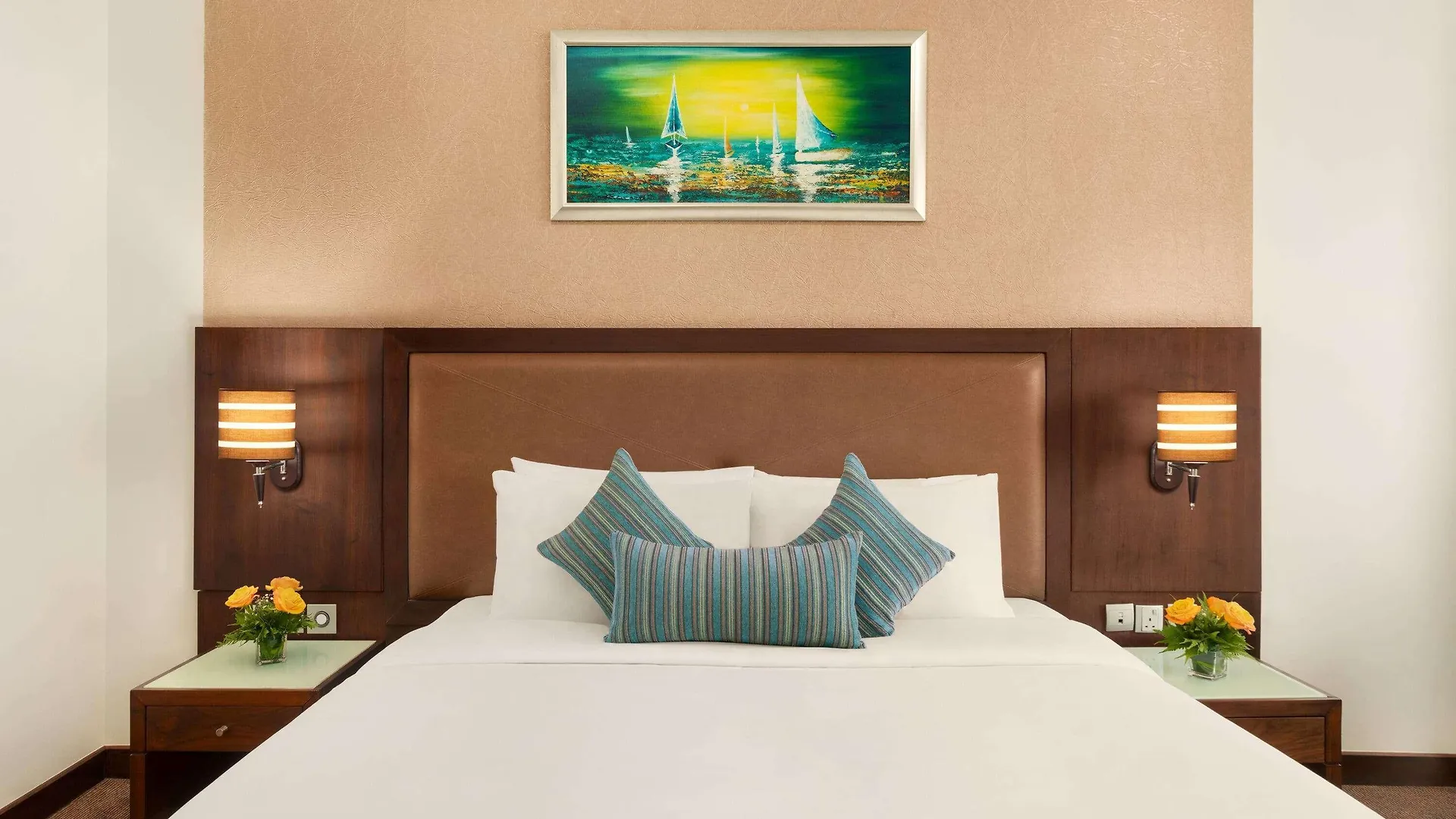 Отель Ramada By Wyndham Dubai Deira